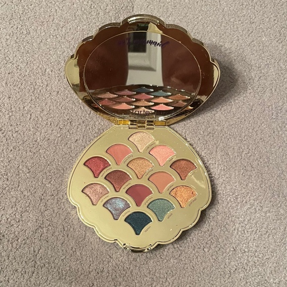 SOLD-TARTE Be A Mermaid & Make Waves Eyeshadow Palette - Picture 4 of 8